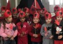 Anton Antoni na uron kuq e zi me nxënësit e tij 11 vjetorin e Pavarësisë