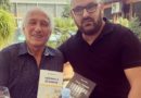 Shkrimtari Mr.Florent Selca shpërndan librat e tij dhe në Deçan