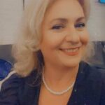 Nga e mirënjohura Elvira Zeneli -Atje ku hëna ka frikë