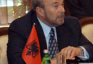 Selca:Fatos Nano dhe vepra e tij kolosale nuk do harrohen kurrë Selca:Fatos Nano dhe vepra e tij kolosale nuk do harrohen kurrë