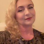 Në valën e kaltër nga Elvira Zeneli