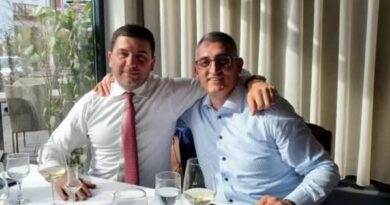 Bekim Jupa vlerëson lart punën e Memli Krasniqit Bekim Jupa vlerëson lart punën e Memli Krasniqit