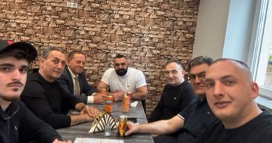 Veprimtarët e njohur Mustaf Brahimaj, Bajram Mulaj Enver Rafuna me shok protestuan dje për çlirimtarët Veprimtarët e njohur Mustaf Brahimaj, Bajram Mulaj Enver Rafuna me shok protestuan dje për çlirimtarët