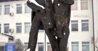 Veprimtari i shquar Fatmir Lekaj kujton gjigantët Rexhep Malen dhe Nuhi Berishen Veprimtari i shquar Fatmir Lekaj kujton gjigantët Rexhep Malen dhe Nuhi Berishen