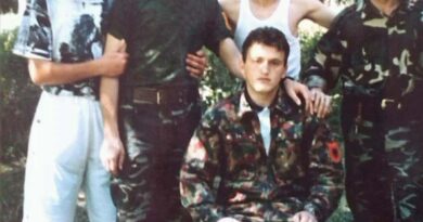 Foto historike e Çlirimtarit Sali Krasniqi me trimat e UÇK-së