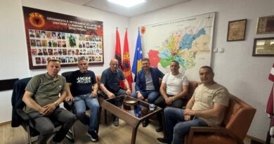 z.Besim Hoxha viziton veteranët e luftës në Ferizaj z.Besim Hoxha viziton veteranët e luftës në Ferizaj