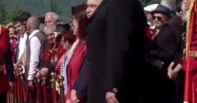 Begaj dhe Rama nderojnë dëshmoret