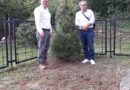Sali Krasniqi dhe Zymer Selca mbjellin Fidane të Lapidari Dëshmorëve