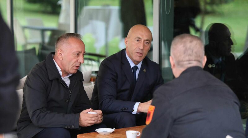 Nik Hiseni çlirimtari i njohur takim me Ramushin dhe z.Gjini