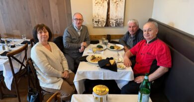 Mërgimtari Adi Veseli mirëpretë musafir me vlerë në konakun e tij Mërgimtari Adi Veseli mirëpretë musafir me vlerë në konakun e tij