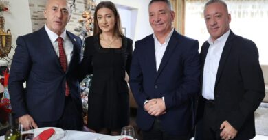 Znj.Dorentina Hiseni çlirimtari Nik Hiseni dhe z.Haradinaj vizituan familjen e Pal Lekajt