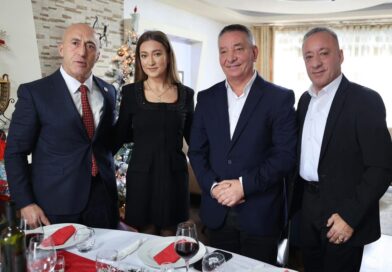 Znj.Dorentina Hiseni çlirimtari Nik Hiseni dhe z.Haradinaj vizituan familjen e Pal Lekajt