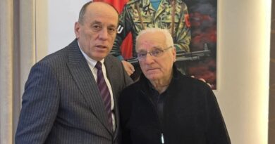 Profesor Shala takon mësuesin Sherif Krasniqin