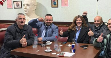 Agim Xhigoli priti shumë funksionar të PDK Agim Xhigoli priti shumë funksionar të PDK