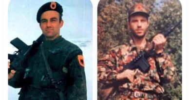 Selca;Vezir Jashari dhe Ahmet Kaqiku koloset e UÇK -së