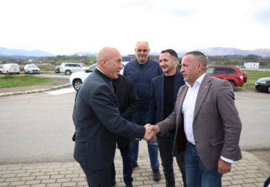 Gjenerali i shquar Lahi Brahimaj dhe lideri Ramush Haradinaj në homazhe për dëshmorët Gjenerali i shquar Lahi Brahimaj dhe lideri Ramush Haradinaj në homazhe për dëshmorët
