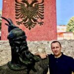 Çlirimtari dhe artisti Mentor Mushkolaj gjithmonë pranë kategorive të UÇK -së Çlirimtari dhe artisti Mentor Mushkolaj gjithmonë pranë kategorive të UÇK -së