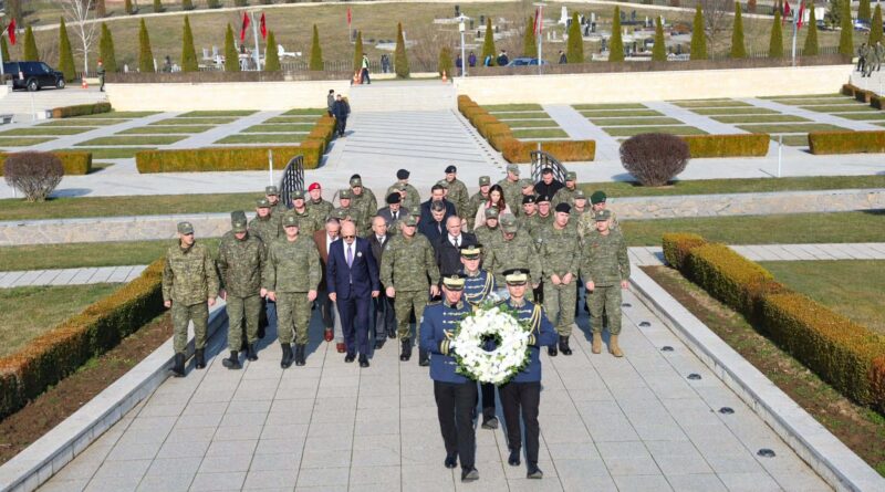 Fsk bënë homazhe në Prekaz