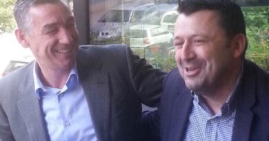 Hajdar Beqa uron Kadri Veselin për ditëlindje
