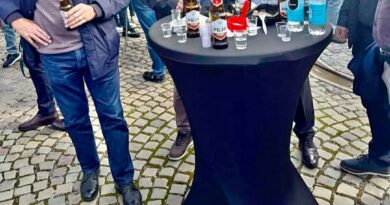 Veterani i njohur i arsimit Ali Mushkolaj nderon veprën e Hilmi Haradinaj